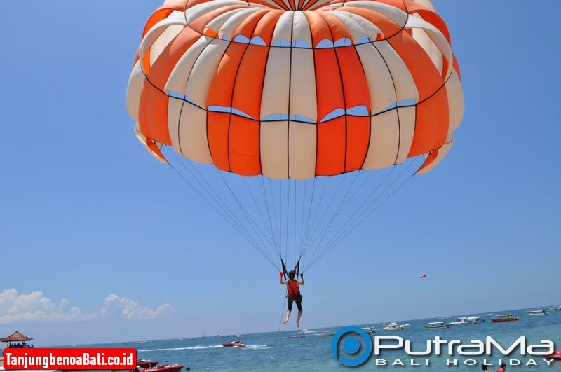 Single Parasailing di Tanjung Benoa Bali